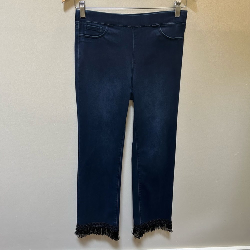 tractr ~ Dark Wash Stretch Jegging Jeans With Fringe Hem in size 6/28